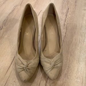ALDO beige pump professional